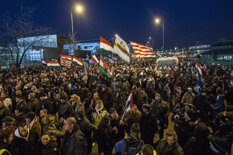 Magyar-román - Négyezren az '56-osok terén