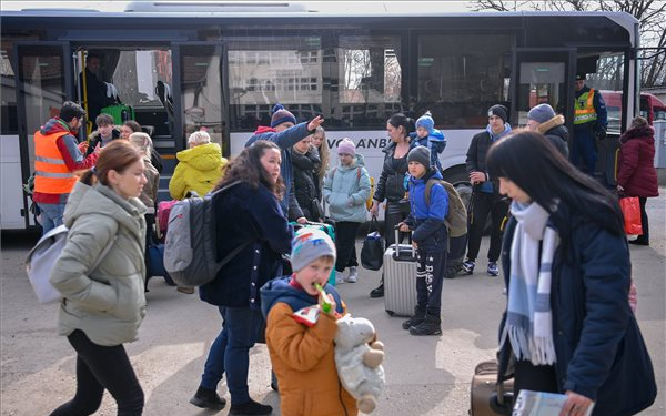 Több mint tizenegyezren érkeztek Magyarországra Ukrajnából szerdán