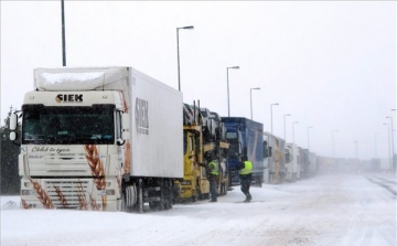Havazás - Tizennyolc települést zárt el a hó, több tucat út járhatatlan