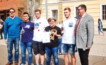 Diákigazgatót választottak az Eszterházy Gimiben