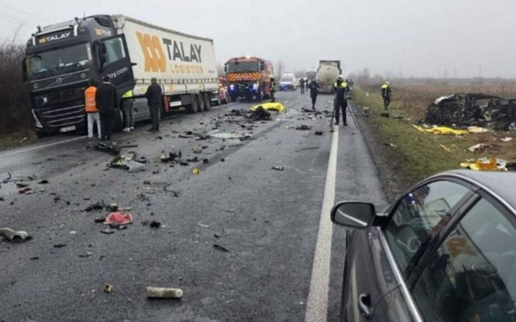 Kábítószer és alkohol hatása alatt állt a Romániában súlyos balesetet szenvedett görög kisbusz vezetője