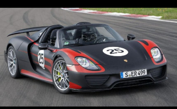 Versenypályán a 806 lóerős Porsche 918 Spyder