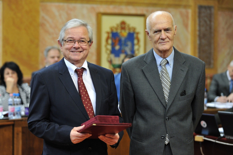MINISZTERI OKLEVELET ÉS PRO AGRIA ÉLETMŰ-DÍJAT VETT ÁT BÍRÓ JÓZSEF