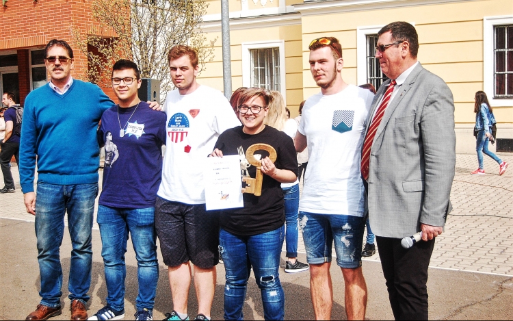 Diákigazgatót választottak az Eszterházy Gimiben