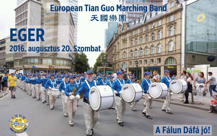 100 fős kínai zenekar Eger utcáin, Augusztus 20-án