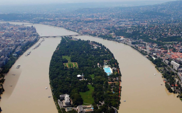 A Dunába esett egy nő Budapesten, kimentették