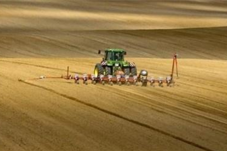 Törvénymódosítás - mi változik a földeken? 