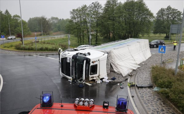 Felborult vontatójában meghalt egy kamionsofőr Nagykanizsán