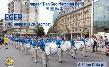 100 fős kínai zenekar Eger utcáin, Augusztus 20-án