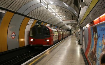 Robbanás volt egy londoni metróállomáson