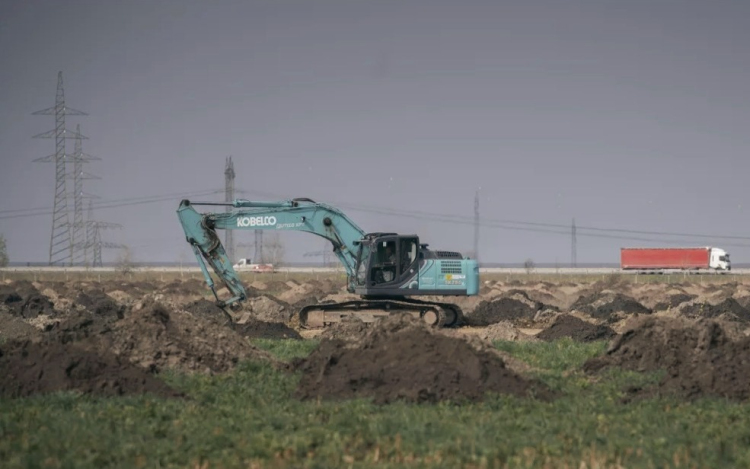 Gajdos László: a BYD a szegedi gyára építése során megszegte a környezetvédelmi engedélyben előírt kötelezettségeit