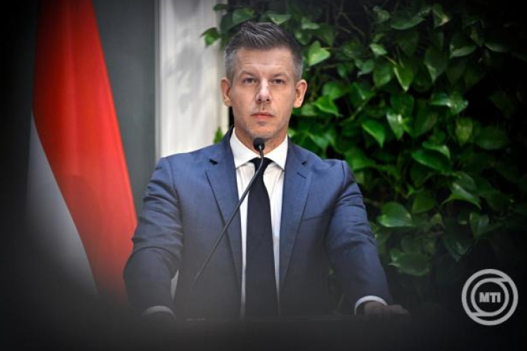 Magyar Péter: még Isztambulban is nevettek, hogy a Fidesz akar tüntetni a demokrácia mellett