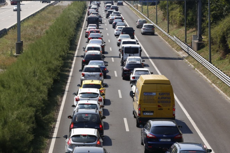 Biztonságos közlekedés a nyári hőségben