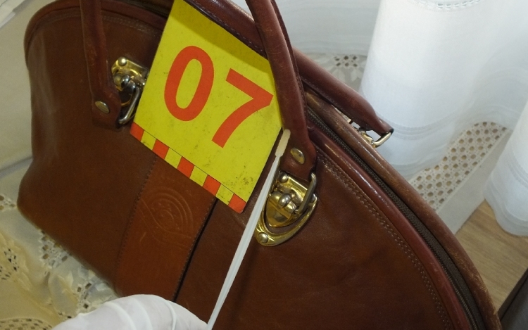 Őrizetben: idős asszony táskáját akarták megszerezni