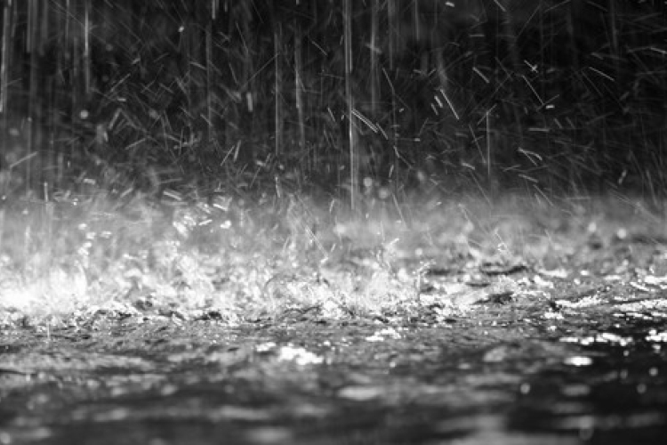 Sok esővel kezdődik a hétvége