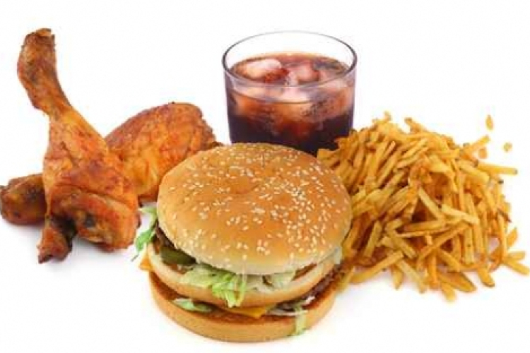 Ekcémát és asztmát okozhatnak a gyorsételek