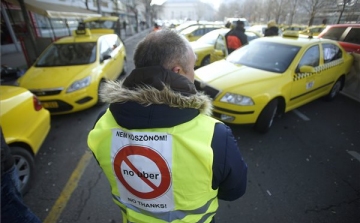 Addig demonstrálnak a taxisok, amíg megegyezés nem születik