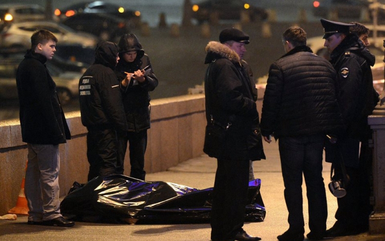 Nyemcov-gyilkosság - A nyomozás szerint a Charlie Hebdo karikatúráinak támogatása miatt gyilkoltak