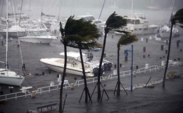 Az Irma már Florida északi vidékein és Georgiában pusztít, délen pedig újabb áradásokat okoz
