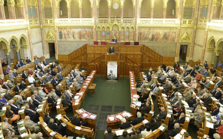Háromnapos ülést tart a parlament
